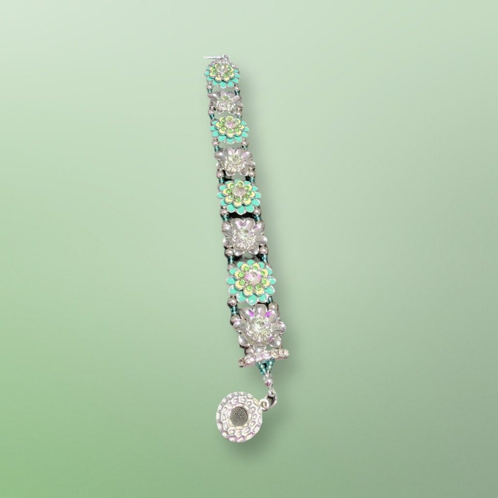 Flower Bracelet - Picture 4 of 7
